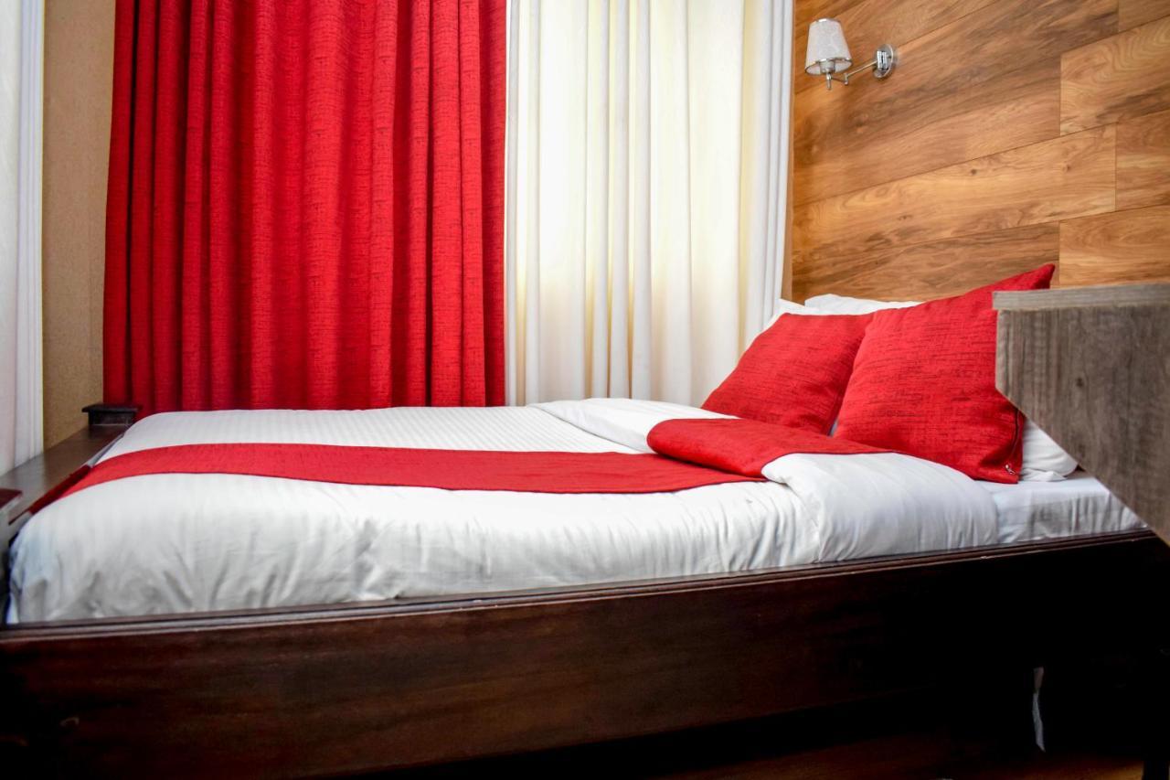 Simba Village Relax Inn 埃尔多雷特 外观 照片
